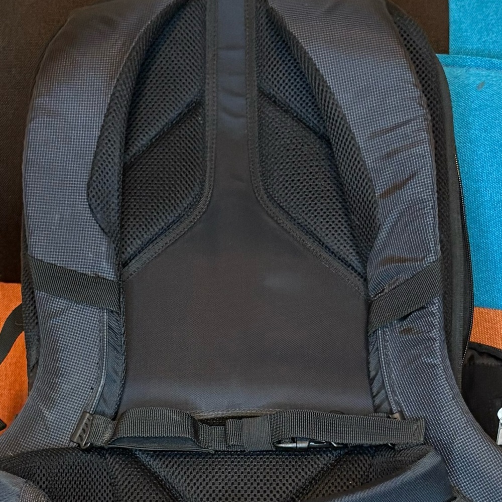 THULE ASPECT BLACK CAMERA BACKPACK with Blue Accents - Picture 2 of 8